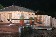 Bootshaus mit Ruheraum - nachts (Foto: MartiN Schmitz)